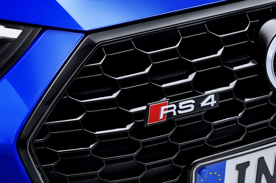 Логотип Audi RS4 Avant (B9) 2017 года  (WW) (фото 16 из 57)